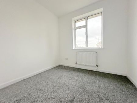 Semi Detached House - Photo 3