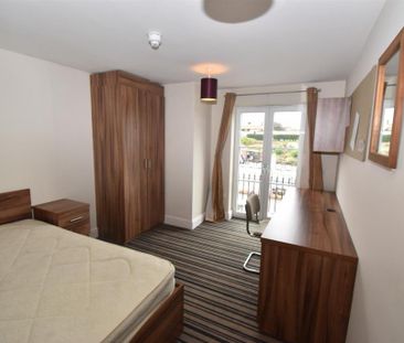 6 bedroom flat to rent - Photo 5