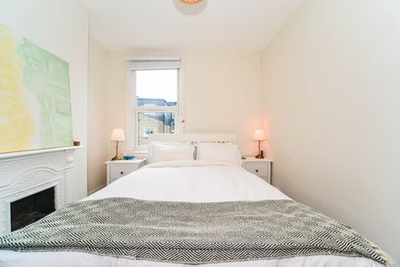 1 Bed Flat, St. Dunstans Road, W6 - Photo 2