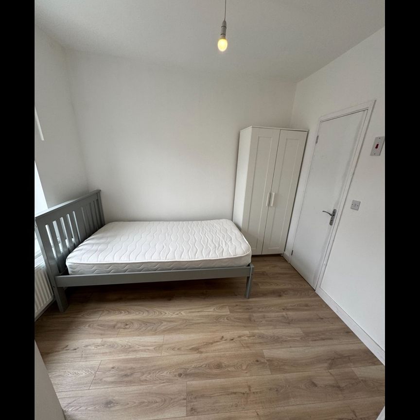 Room in a Shared House, Bristol, BS2 - Photo 1