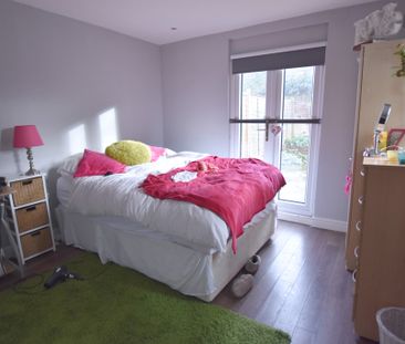 2 Bedroom Ground Floor Flat - Photo 2