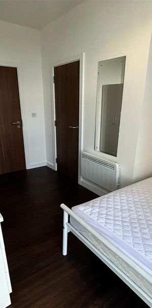 Flat to Rent: City Point, Great Homer Street - Photo 1