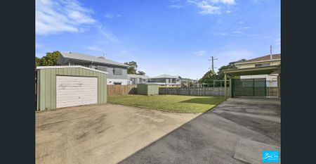 Big lock up shed - fantastic storage! - Photo 2