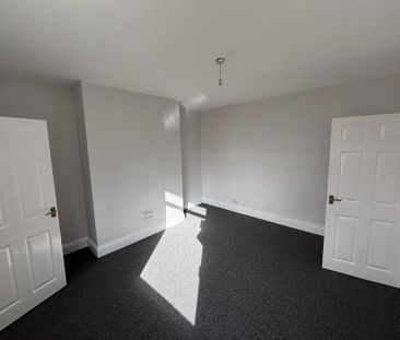 3 bedroom flat to rent - Photo 2