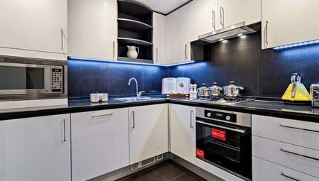 2 Bed Flat, Circus, E14 - Photo 3