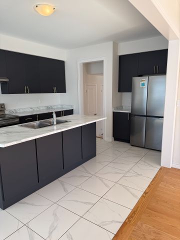 For Lease - 27 Rochester Drive, Barrie, Ontario - Photo 2