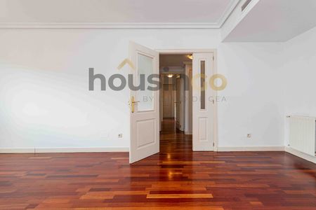 Flat for rent in Madrid (Hortaleza) - Photo 2