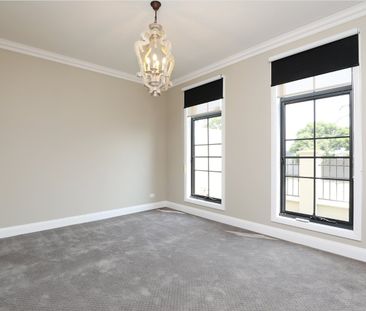 Partly Furnished Elegant Strathmore Residence with Style - Photo 2