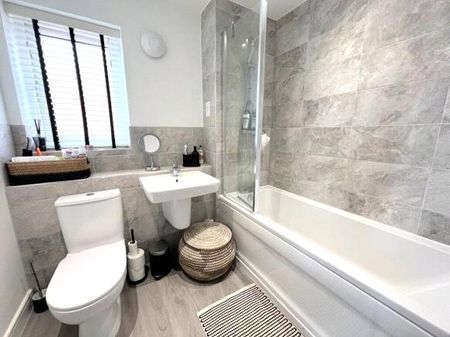 3 bedroom house to rent Rockcliffe Close, Church Gresley, Swadlincote, Derbyshire, DE11 - Photo 3