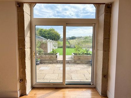 5 bedroom semi-detached house to rent - Photo 4