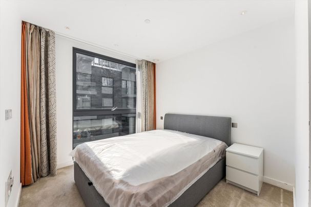 A modern seventh-floor apartment in the heart of Aldgate, E1. - Photo 1