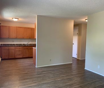 2 Bedroom 1 Bathroom Available! - Photo 1