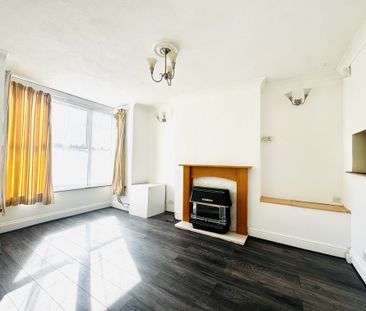 Irchester Road, Rushden - Photo 1