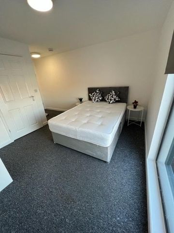 1 bedroom in a flat share to rent - Photo 4
