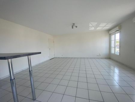 Location Appartement 4 pièces 100m² CHAMBRAY LES TOURS 37170 - Photo 3