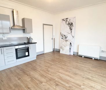 2 Bedroom Flat - Photo 3