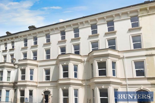 2 bedroom Flat To Let - Photo 1