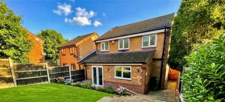 4 bedroom detached house to rent - Photo 2