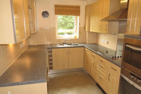 Lakeside Boulevard - Photo 3