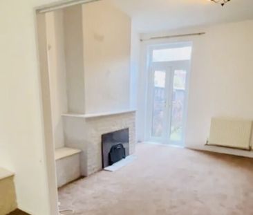 Well-presented 2-Bed Terraced House with Spacious Lounge/Diner – Cl... - Photo 2