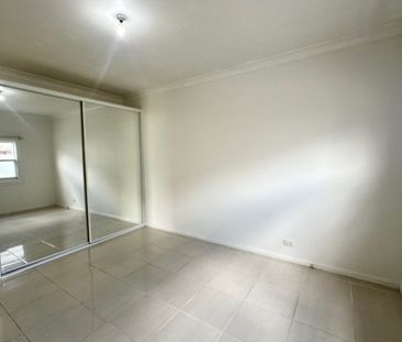 MODERN & RENOVATED 3 BEDROOM FAMILY HOME - Photo 2