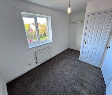 2 bedroom end of terrace house to rent - Photo 3
