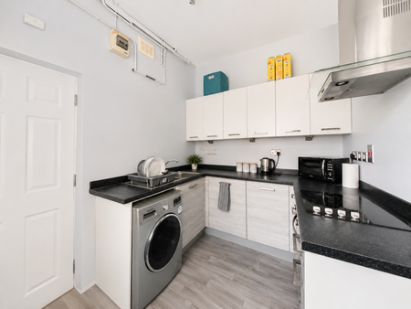 5 bedroom house to rent - Photo 2