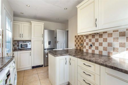 3 bedroom semi-detached house to rent - Photo 5