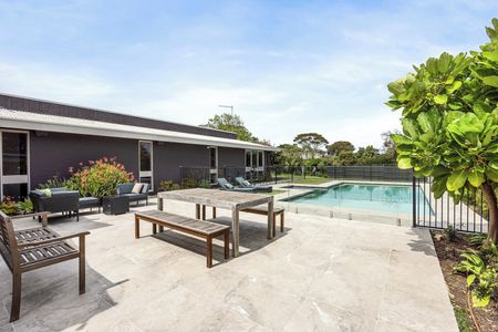 Charming Coastal Retreat – Pool, Spa & Prime Location - Photo 5