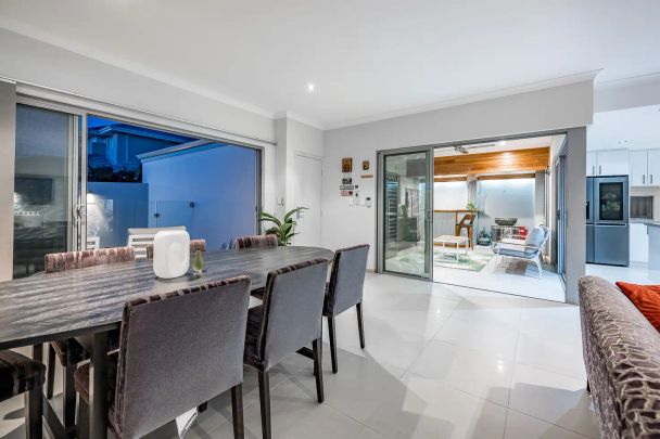 “Luxurious Executive Home in Exclusive Burns Beach!” - Photo 1