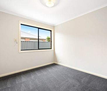13 Weavers Street, Manor Lakes VIC, Belconnen - Photo 3