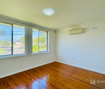 Bright & Spacious Family Home in Sought-After Girraween Location - Photo 1