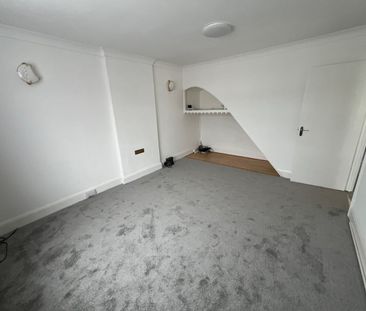 2 Bed Flat, Woodhouse Road, N12 - Photo 2