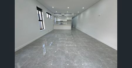 Luxurious Five Bedroom Duplex! - Photo 5