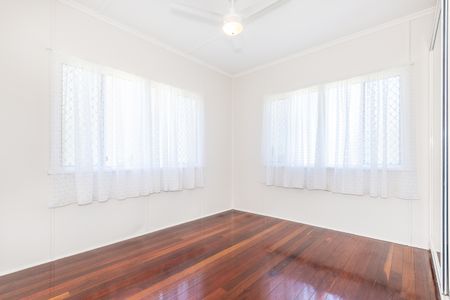5 Garsden Street, Redcliffe QLD 4020 - House For Rent | Domain - Photo 4