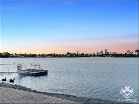 Unbeatable Location: Waterfront Townhouse in Mermaid Waters - Photo 4