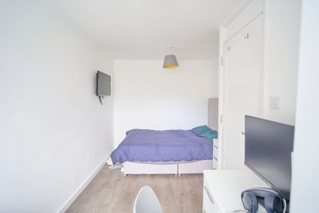 Howcroft House – Room 2 - Photo 4