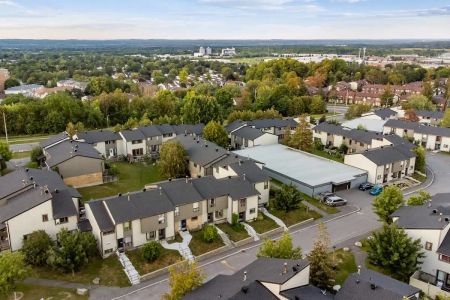 Beaconwood Village Townhomes — Townhouse (3 bedroom) available at 1998 Beaconwood Drive, Ottawa - Photo 3
