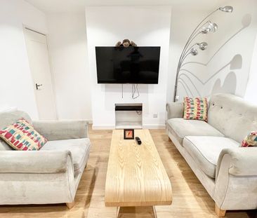 4 Bed Semi-Detached House, Tunstall Road, CR0 - Photo 2