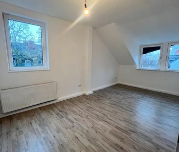 Dachgeschosswohnung mit Dachterrasse – Bremen Neustadt - Photo 1