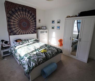 House - Terraced For Rent Hudson Road, Southsea - Photo 2