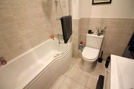 Croft Close, Prestwich, M25 - Photo 3