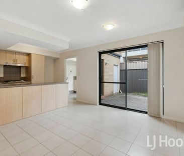 Spacious 3-Bedroom Townhouse for Rent in Cannington - Photo 6