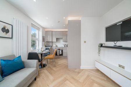Grafton Road, Kentish Town, London - Photo 2