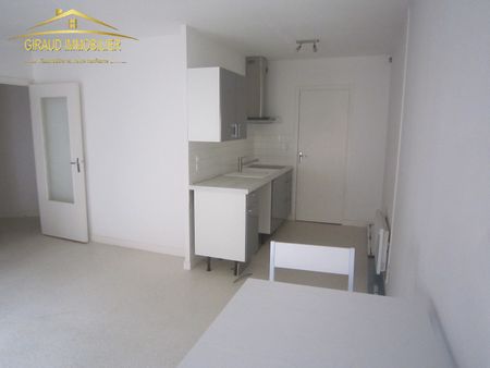 CHARLIEU CENTRE - STUDIO DE 30M² - Photo 3