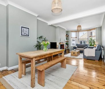 3 bedroom end of terrace house to rent - Photo 2