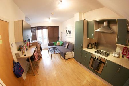 1 bedroom in a house share to rent - Photo 4