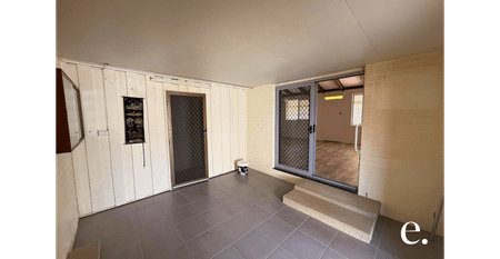 Spacious Family Home with Indoor Spa & Pool Area! - Photo 5