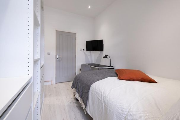 6 bedroom house of multiple occupation to rent - Photo 1