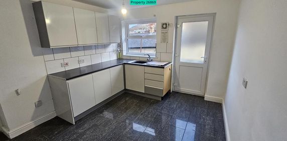 3 bedroom terraced house to rent - Photo 2